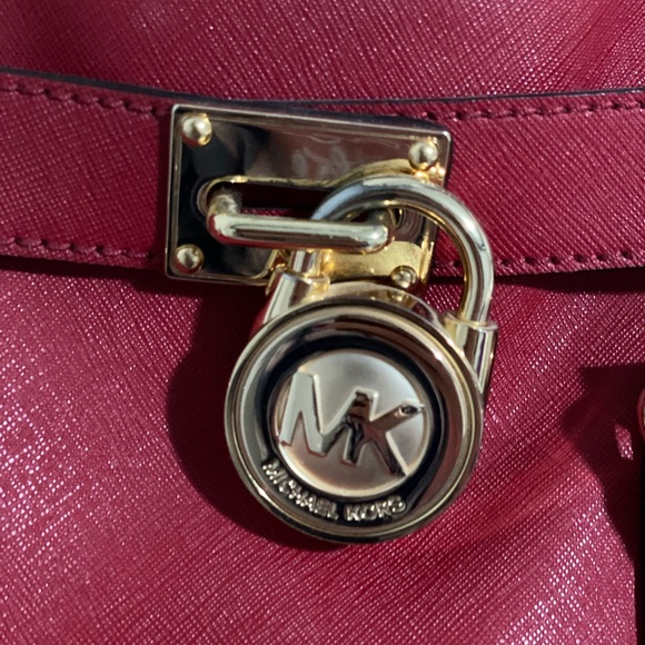 Michael Kors Hamilton large Saffiano Leather lock and key red bag - Picture 5 of 9